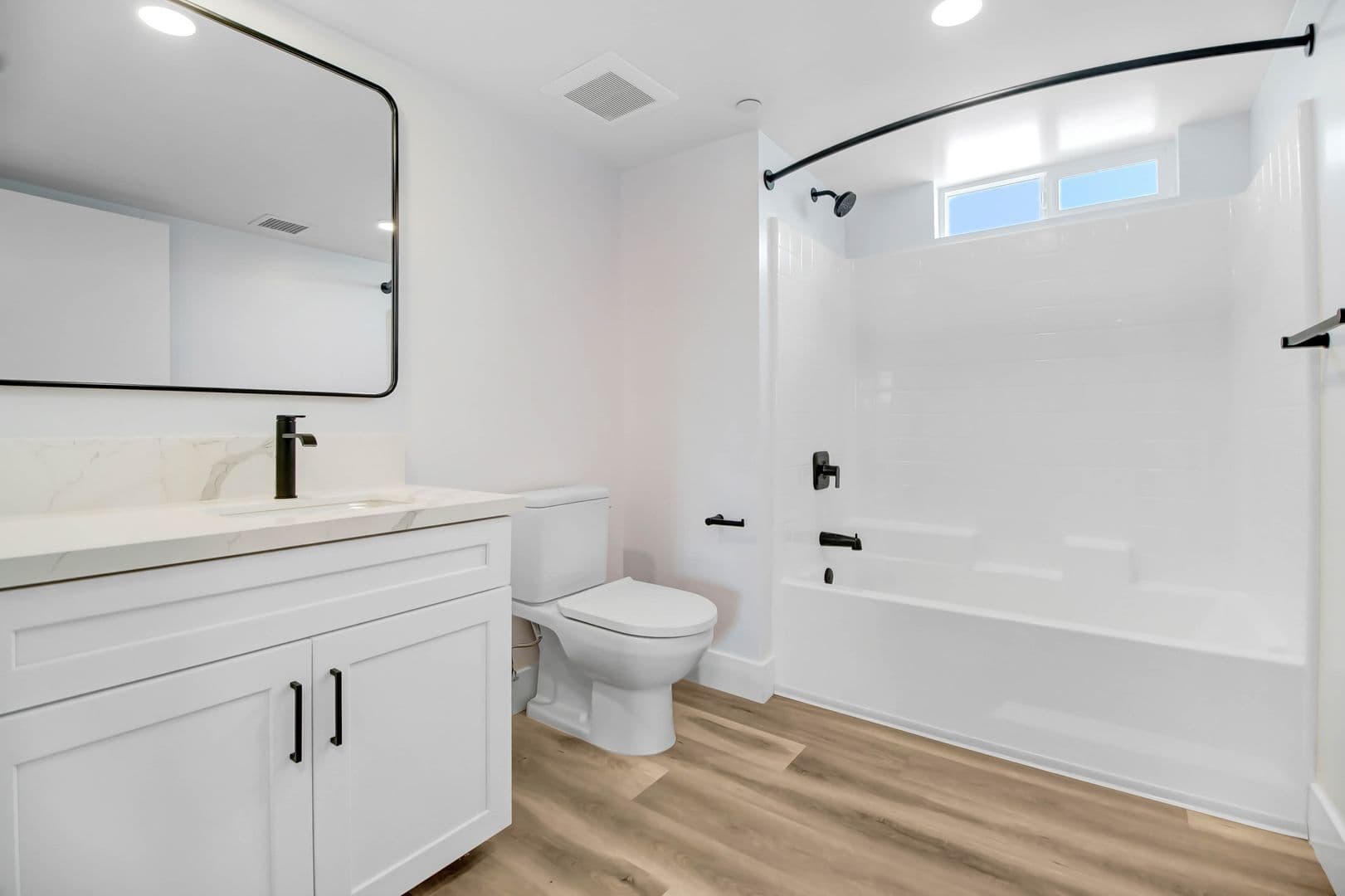 Valley Village Apartment: 5400 Carpenter Ave.