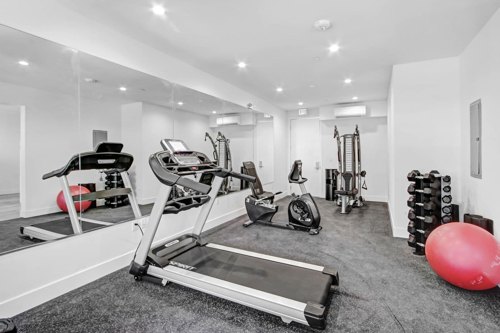 North Hollywood Apartment: 5755 Tujunga Avenue
