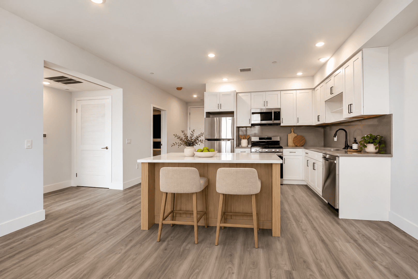 North Hollywood Apartment: 11848 Vanowen St