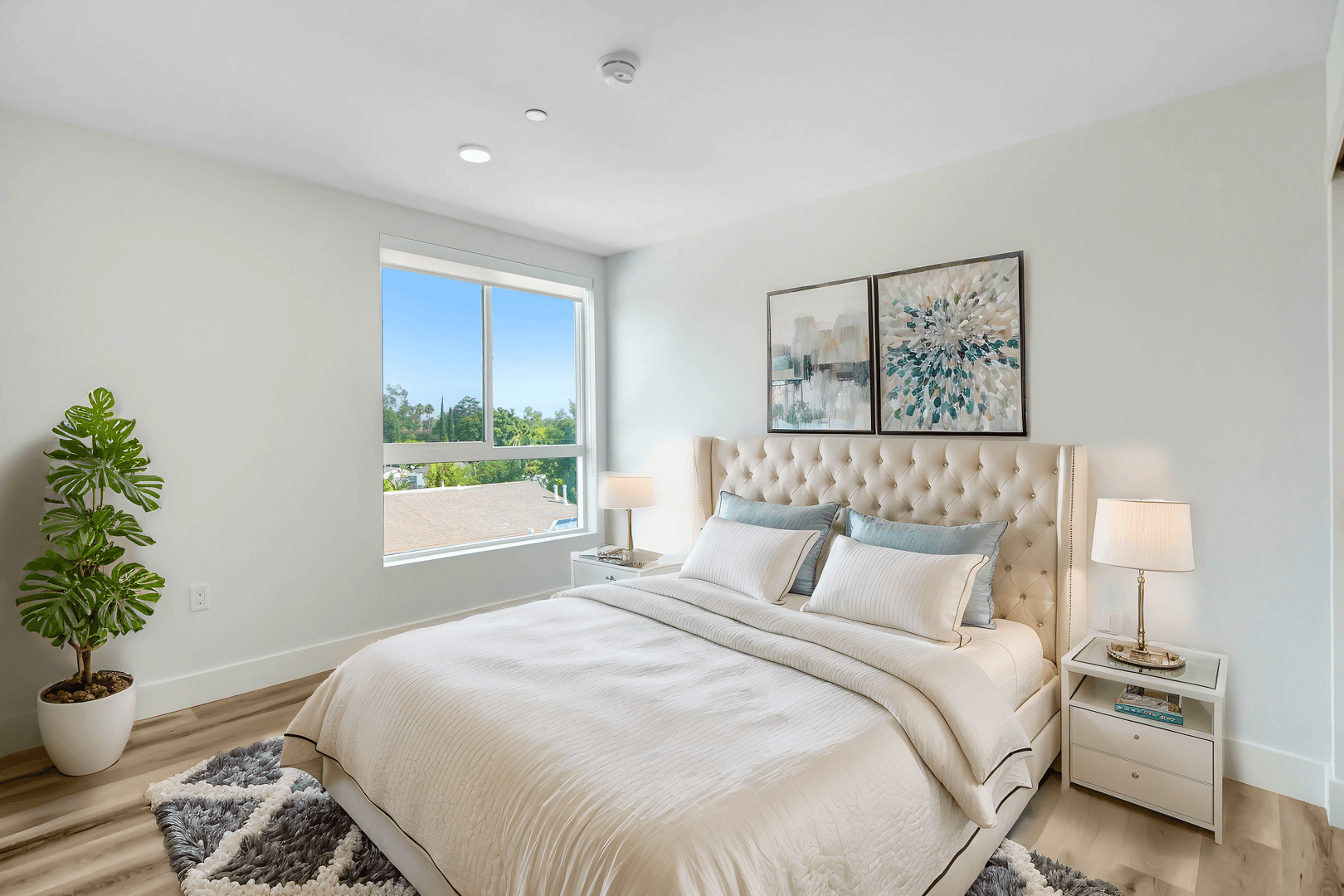 Valley Village Apartment: 5400 Carpenter Ave.