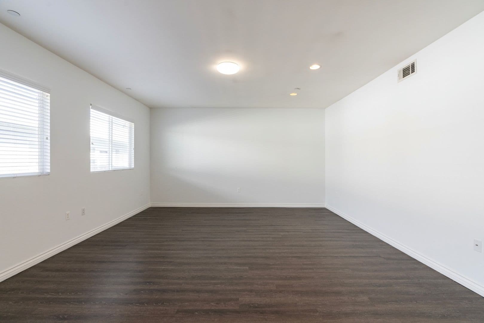 North Hollywood Apartment: 12045 Keswick