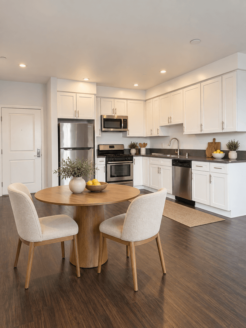 North Hollywood Apartment: 12160 Hart St