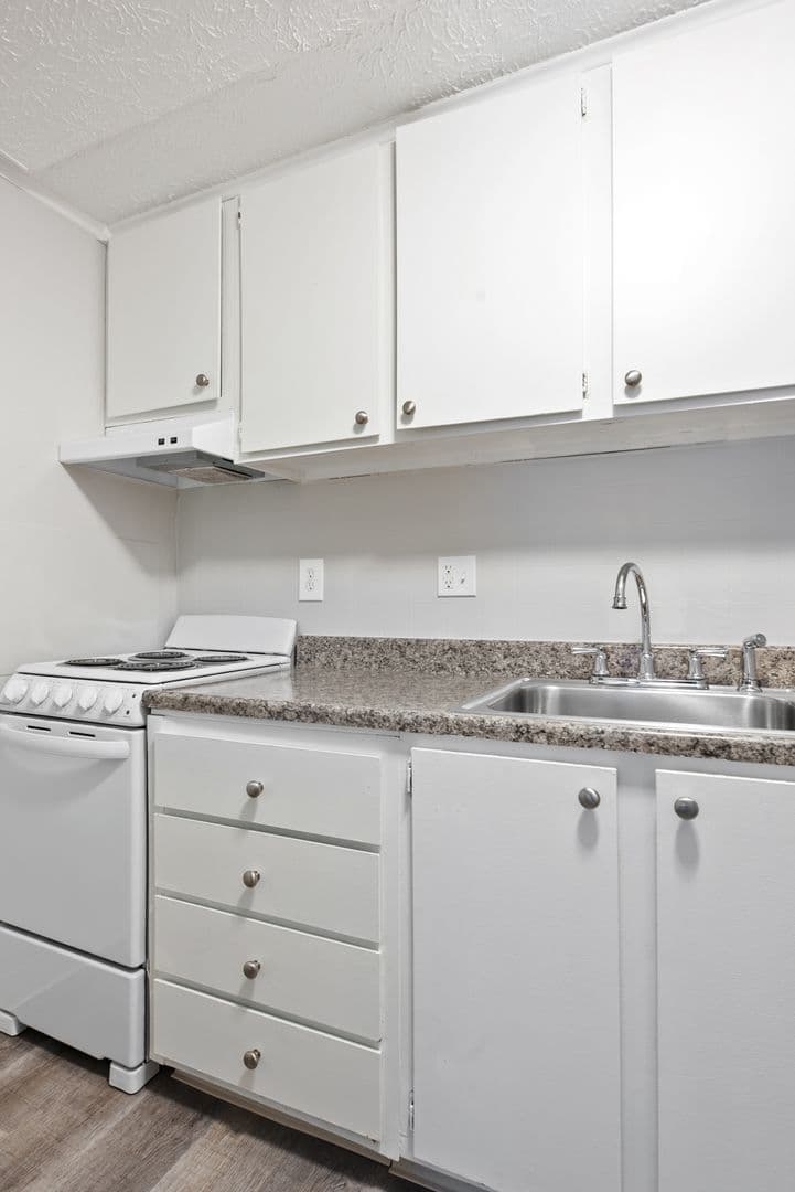 Reynoldsburg Apartment: 2760 Flag Lane