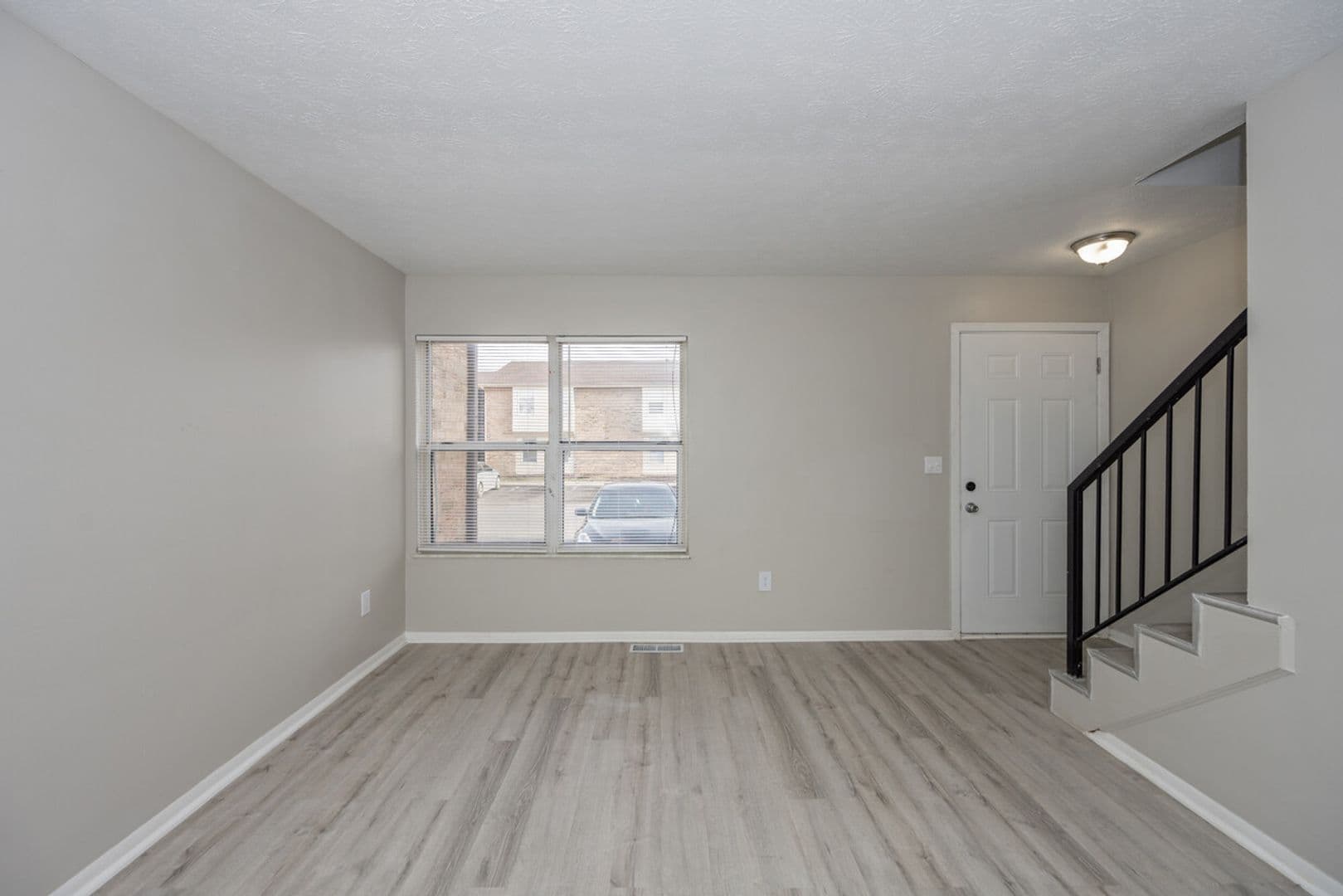 Columbus Apartment: 947 E Forest Creek Dr
