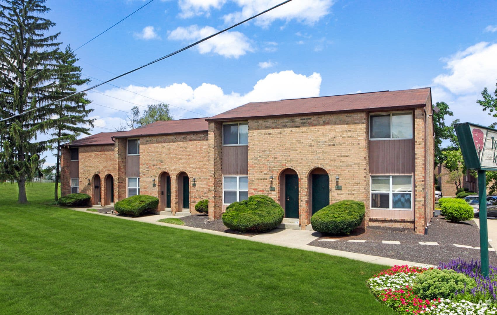 Columbus Apartment: 947 E Forest Creek Dr