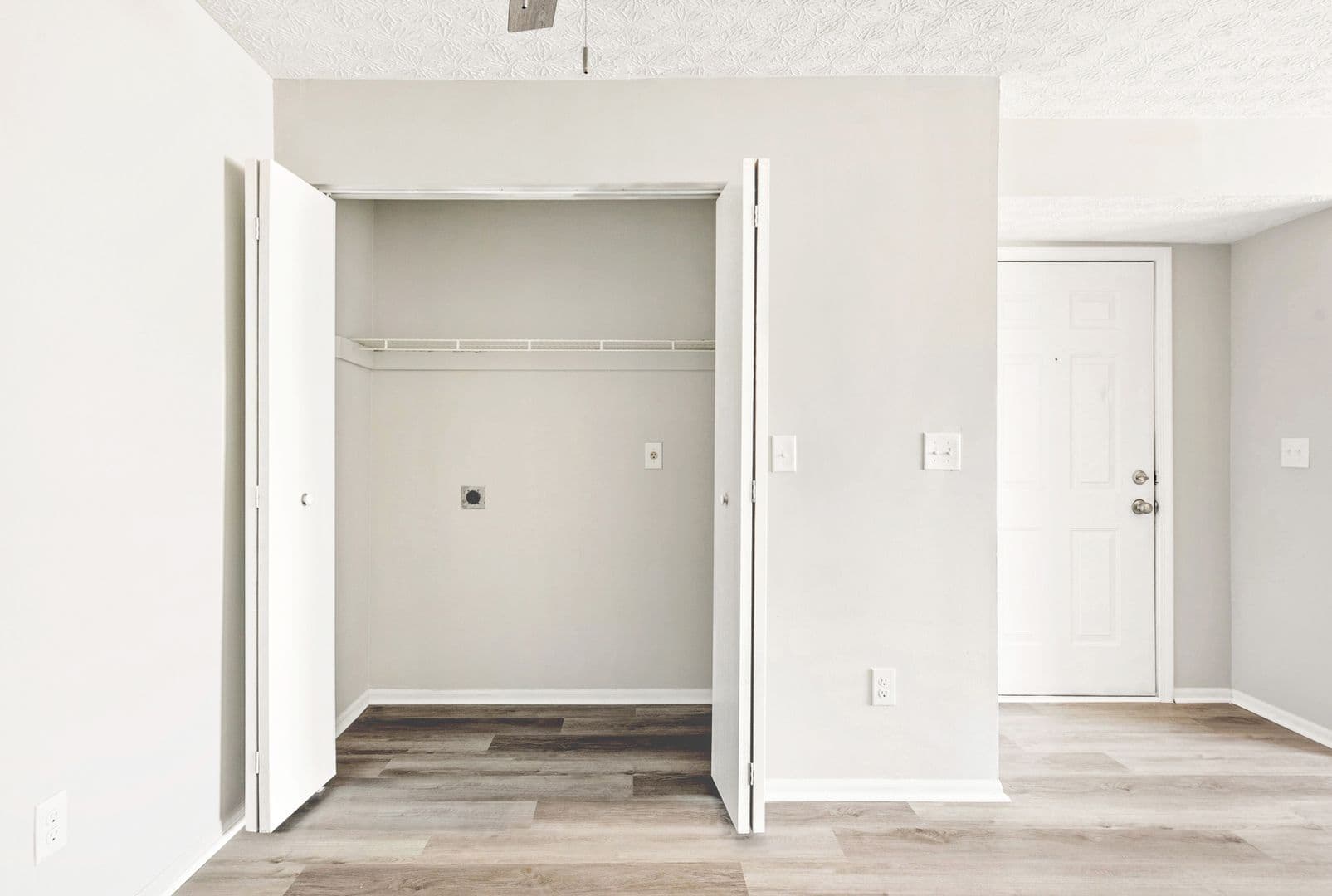 Columbus Apartment: 4711 Bay Run Dr.