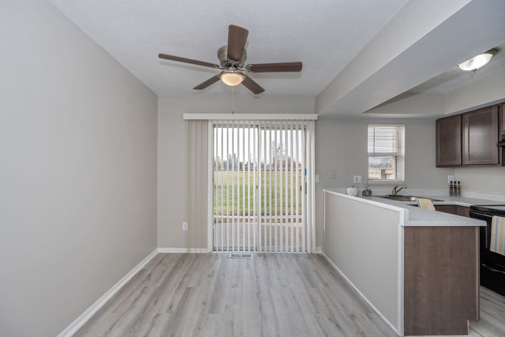 Columbus Apartment: 947 E Forest Creek Dr
