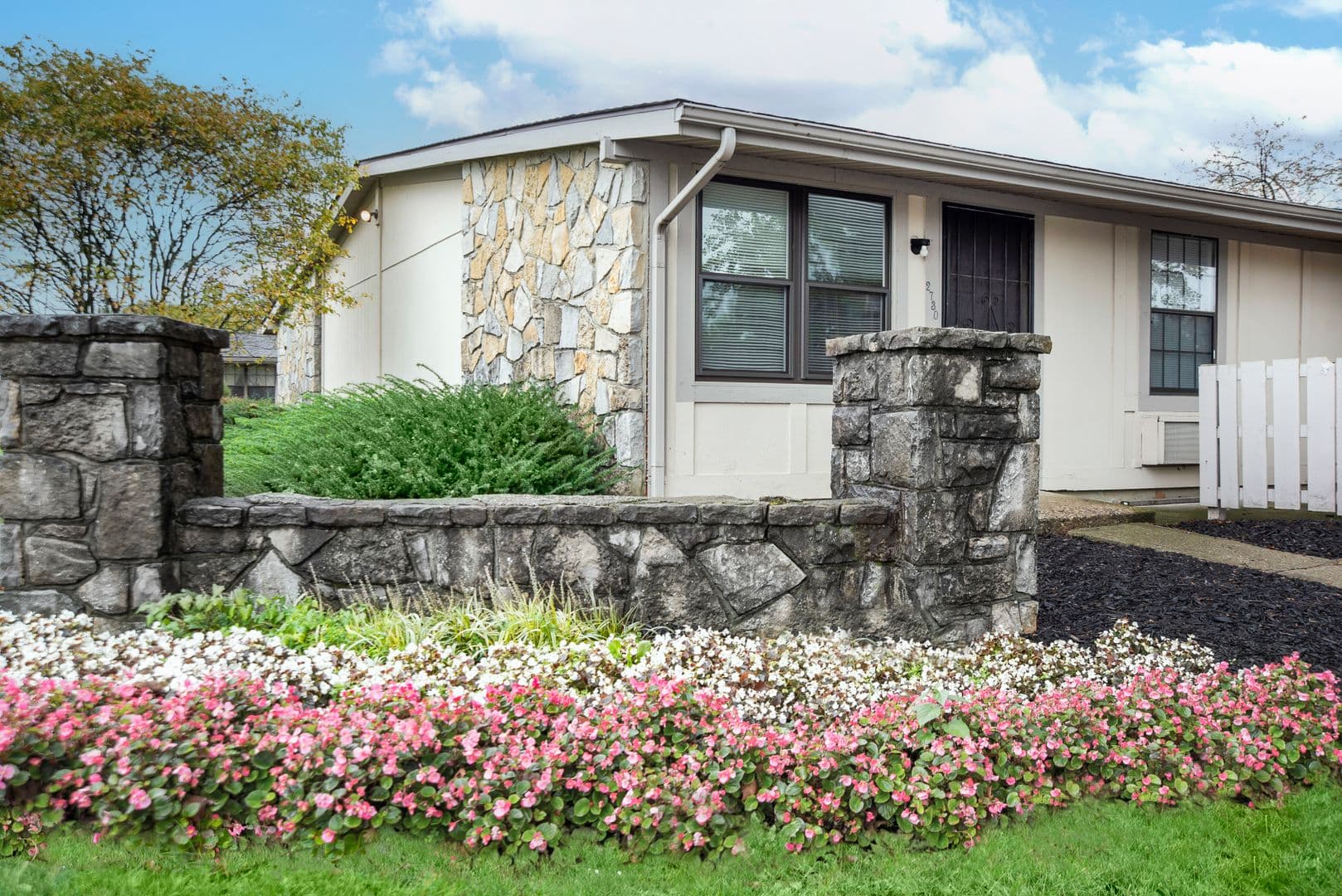 Reynoldsburg Apartment: 2760 Flag Lane