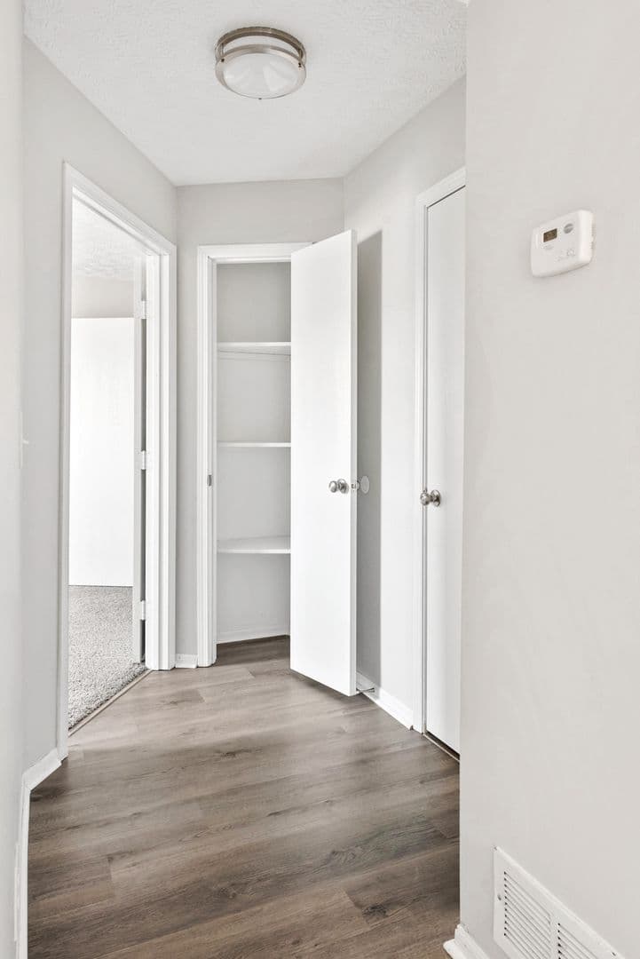 Columbus Apartment: 4711 Bay Run Dr.