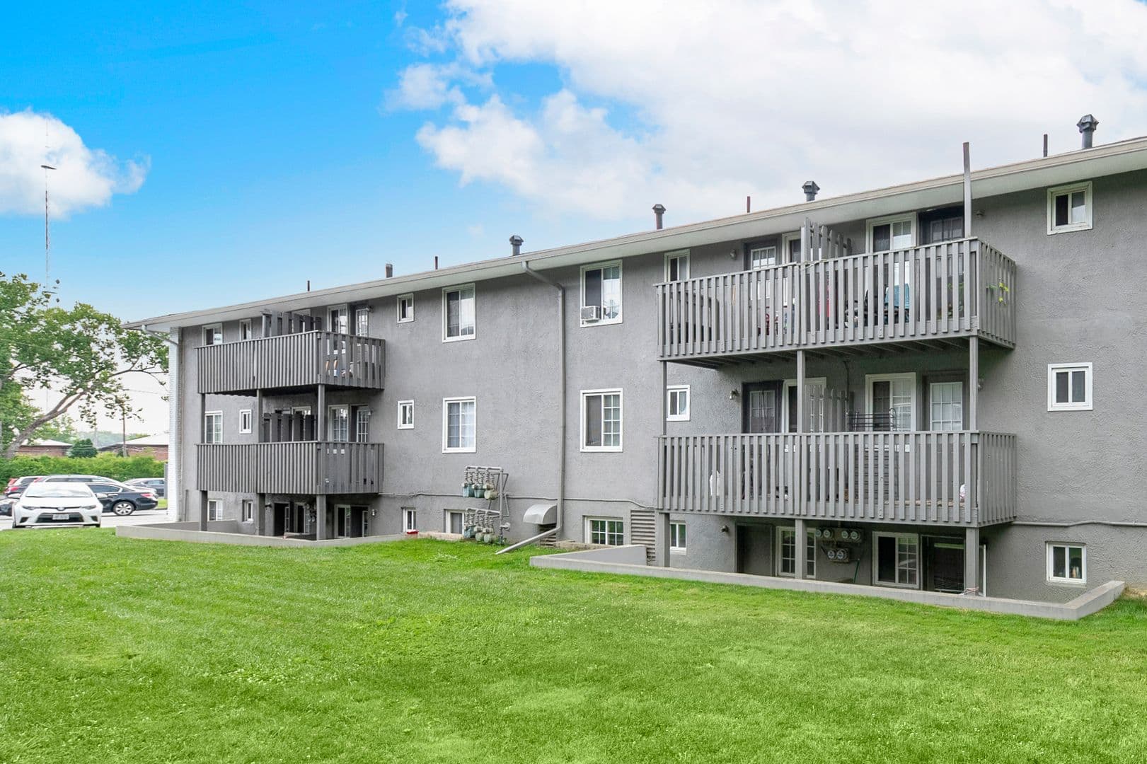 Columbus Apartment: 810 Riverview Drive