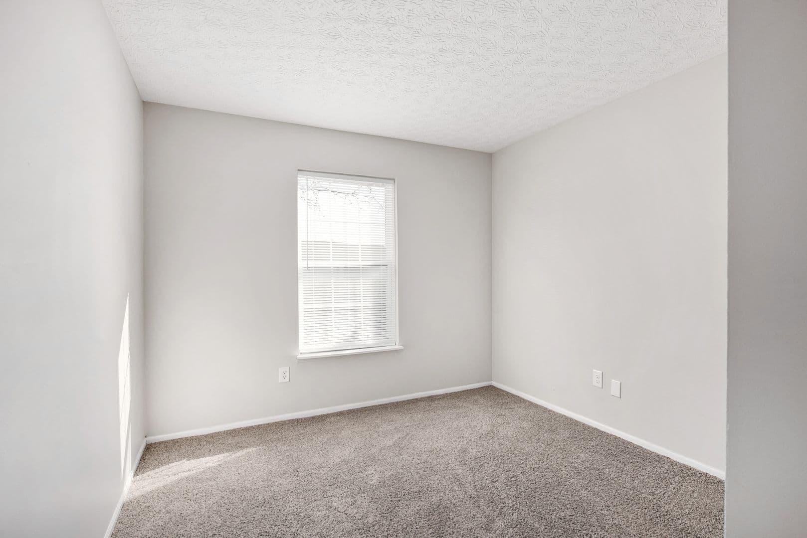 Columbus Apartment: 4711 Bay Run Dr.