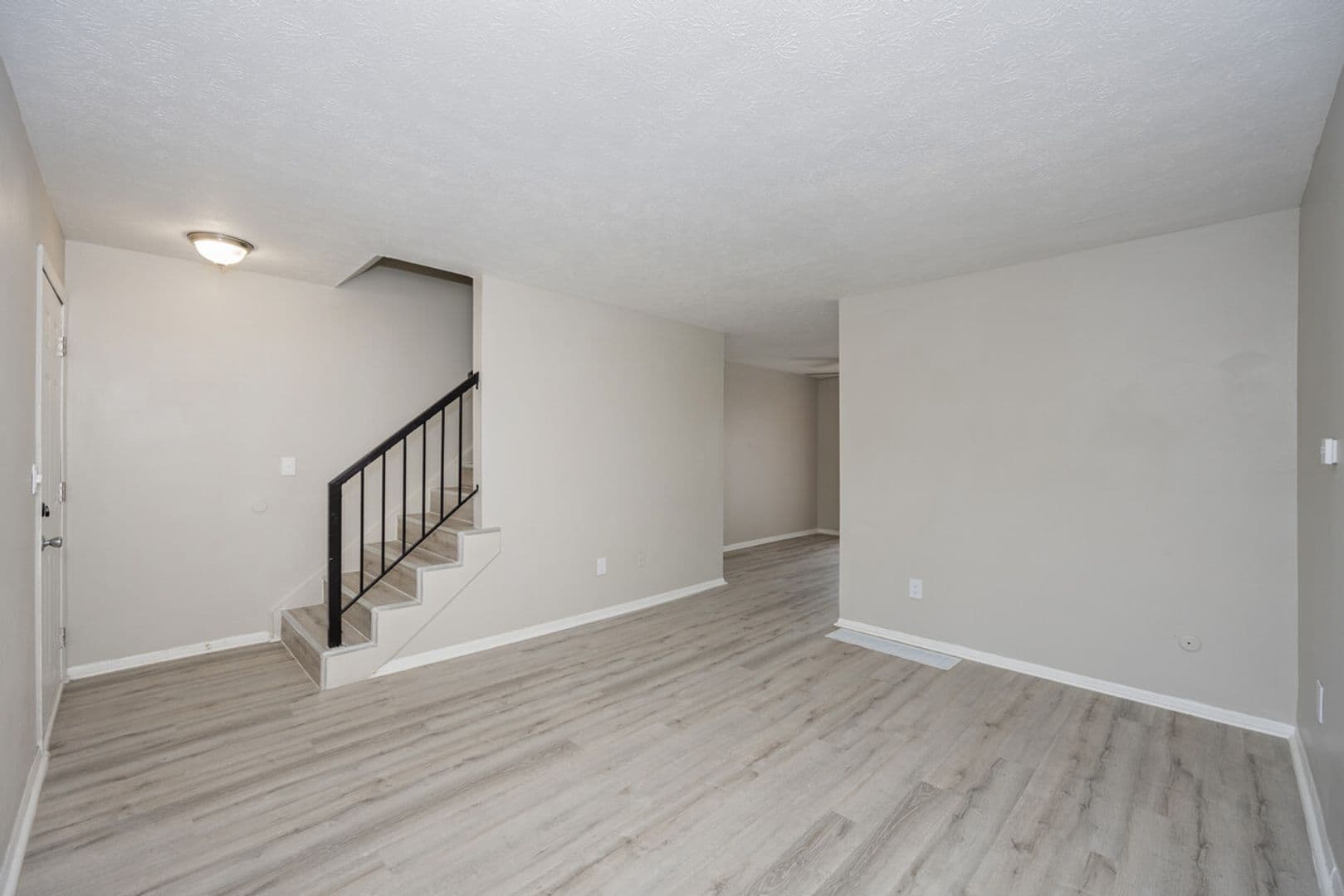 Columbus Apartment: 947 E Forest Creek Dr