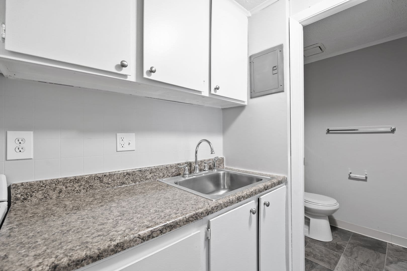 Reynoldsburg Apartment: 2760 Flag Lane