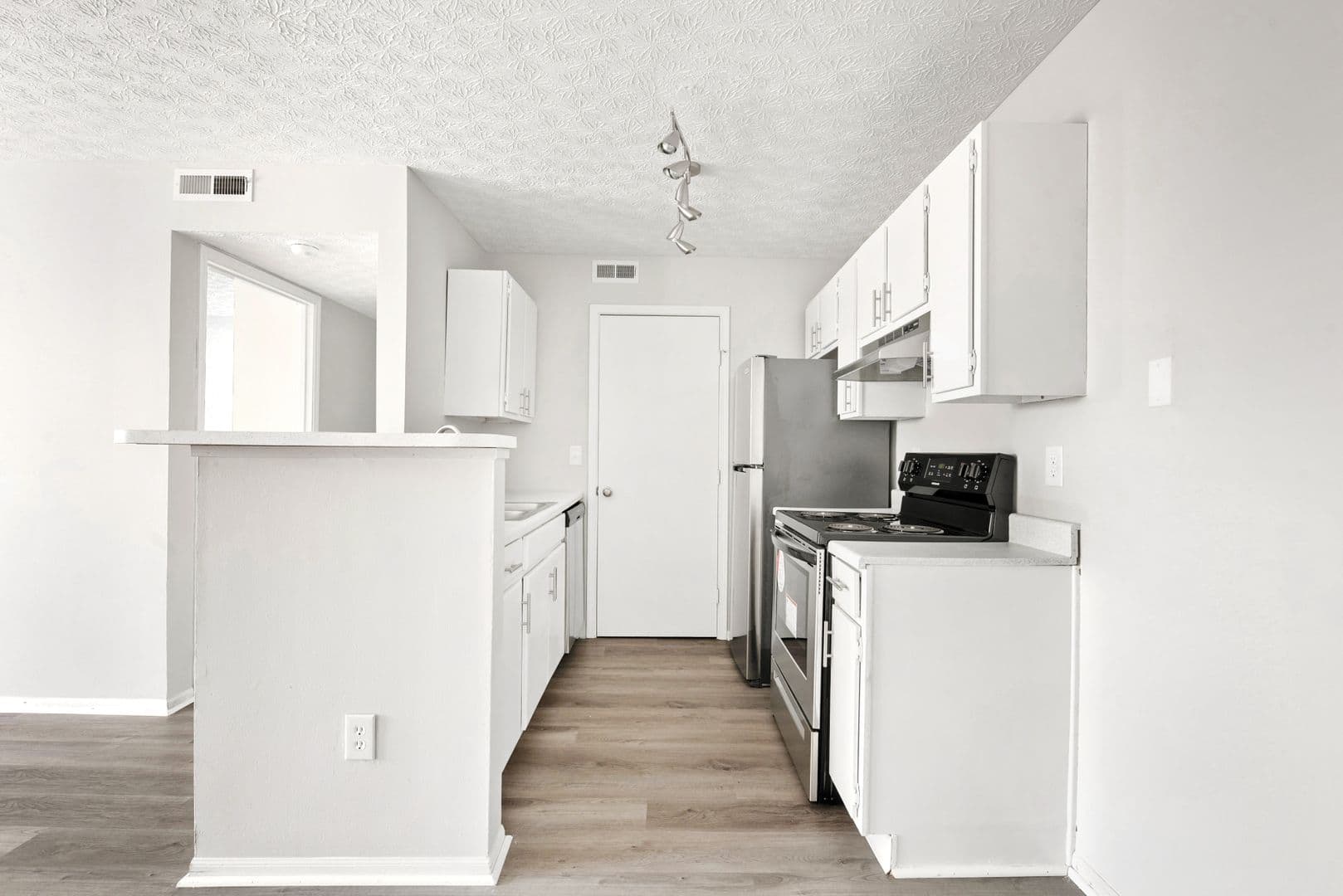 Columbus Apartment: 4711 Bay Run Dr.