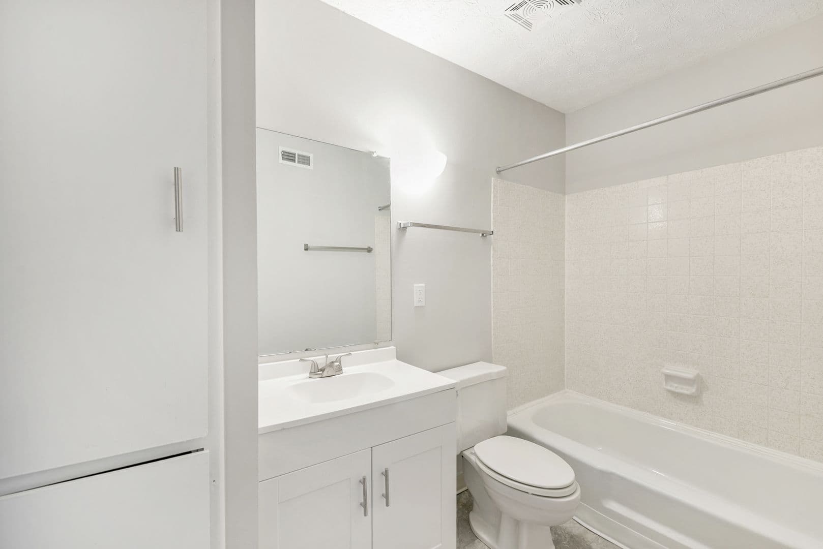 Columbus Apartment: 4979 Kingshill Drive