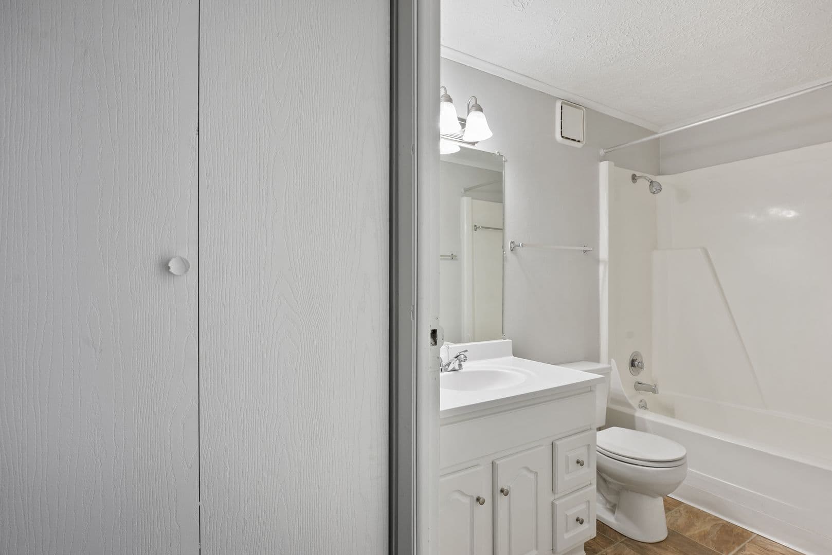 Reynoldsburg Apartment: 2760 Flag Lane