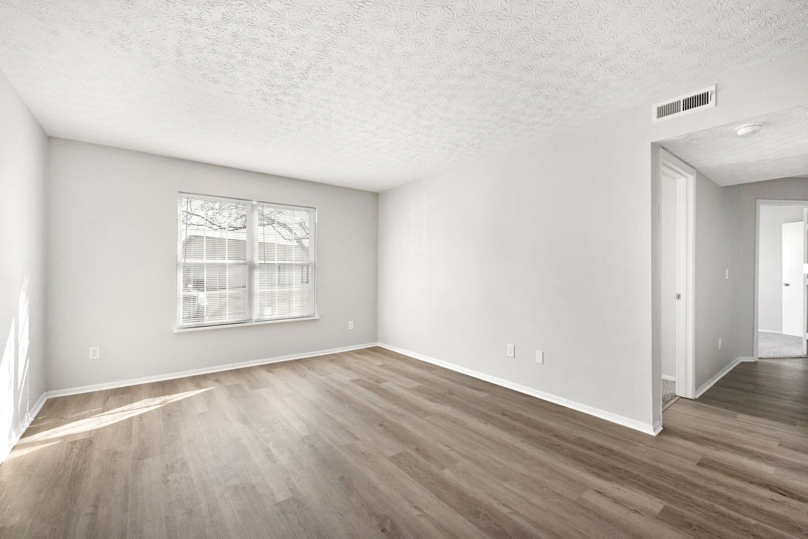 Columbus Apartment: 4711 Bay Run Dr.