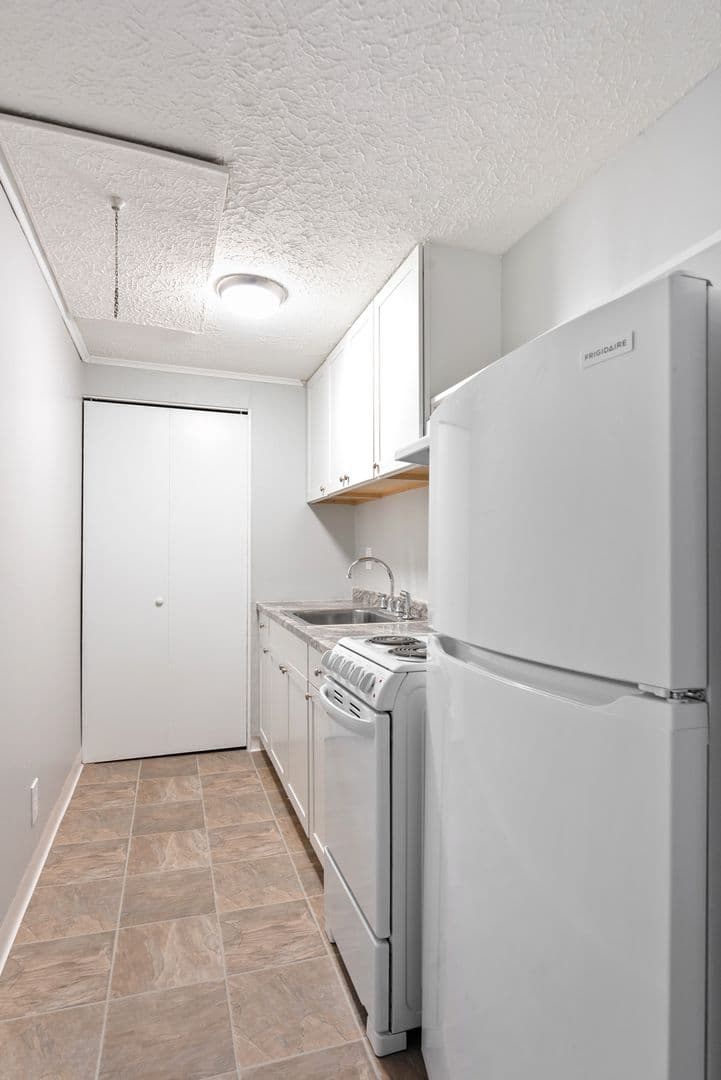 Reynoldsburg Apartment: 2760 Flag Lane