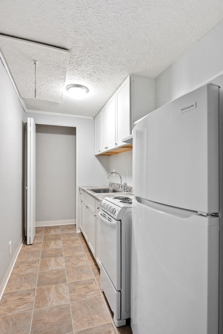 Reynoldsburg Apartment: 2760 Flag Lane