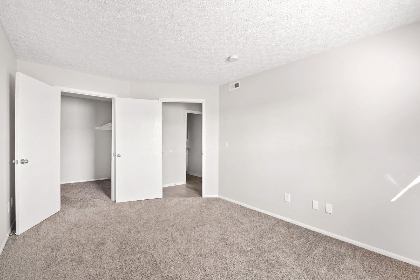 Columbus Apartment: 4711 Bay Run Dr.