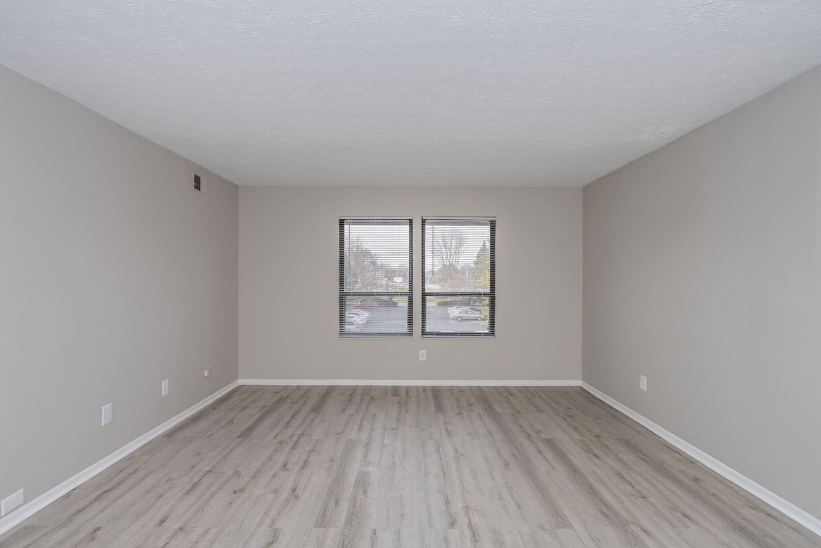 Columbus Apartment: 1833 Schrock Rd