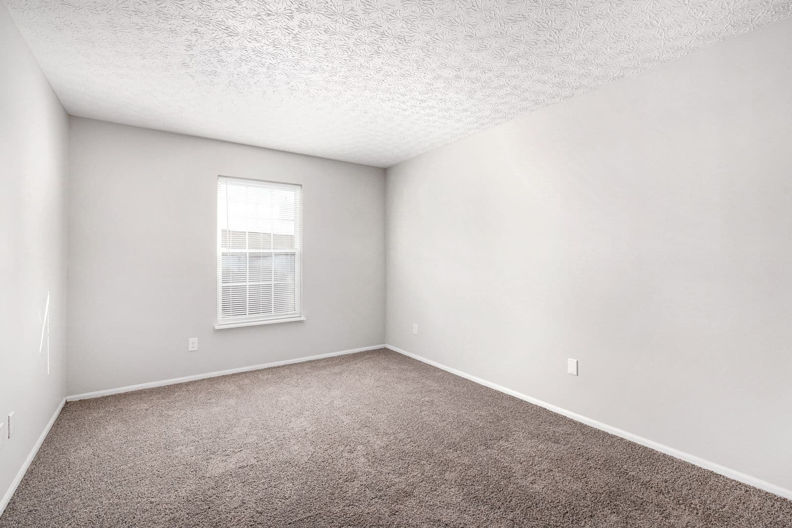 Columbus Apartment: 4711 Bay Run Dr.