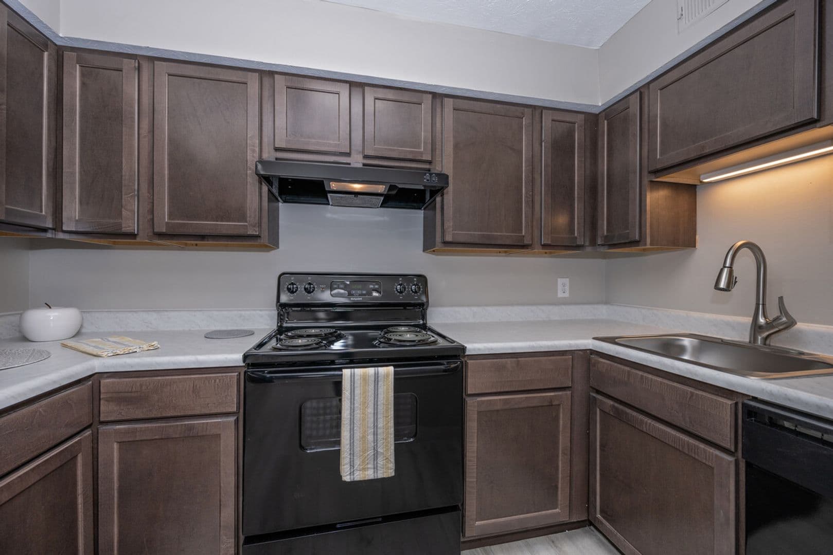 Columbus Apartment: 1833 Schrock Rd