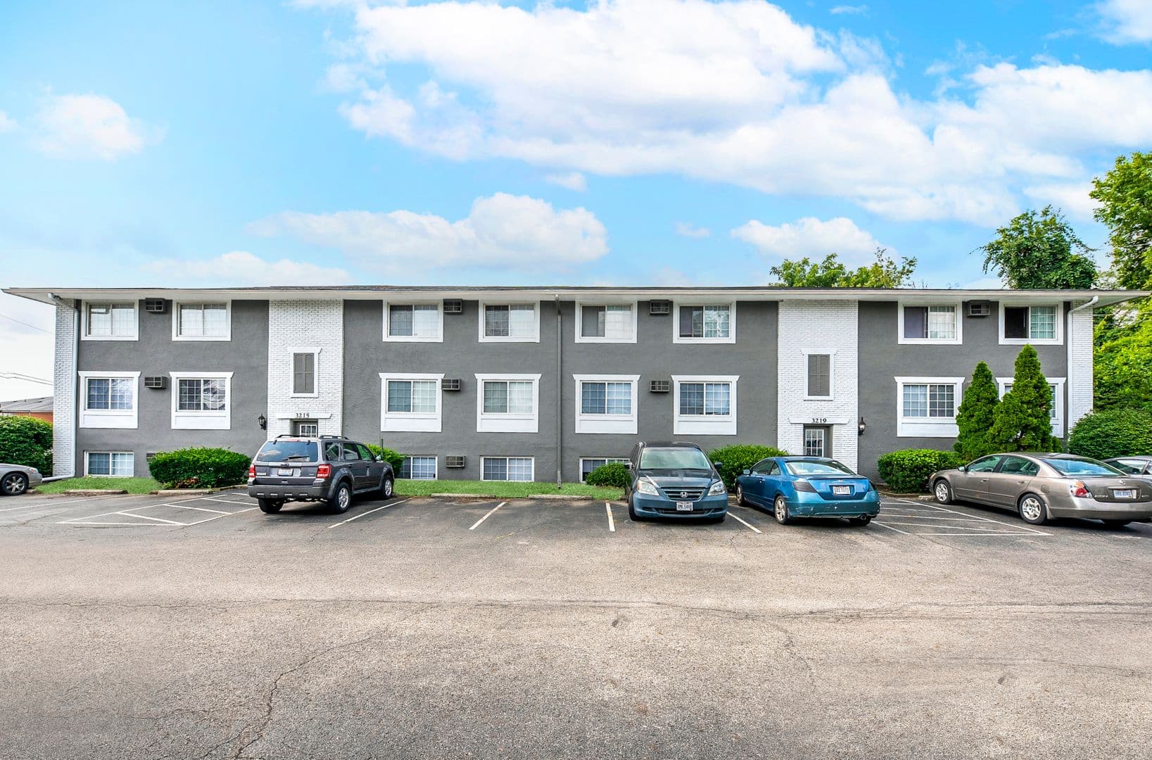 Columbus Apartment: 810 Riverview Drive