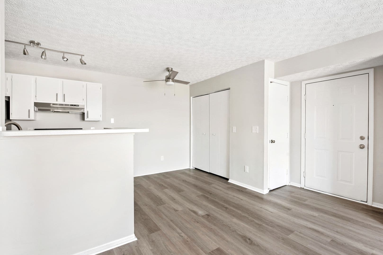 Columbus Apartment: 4711 Bay Run Dr.