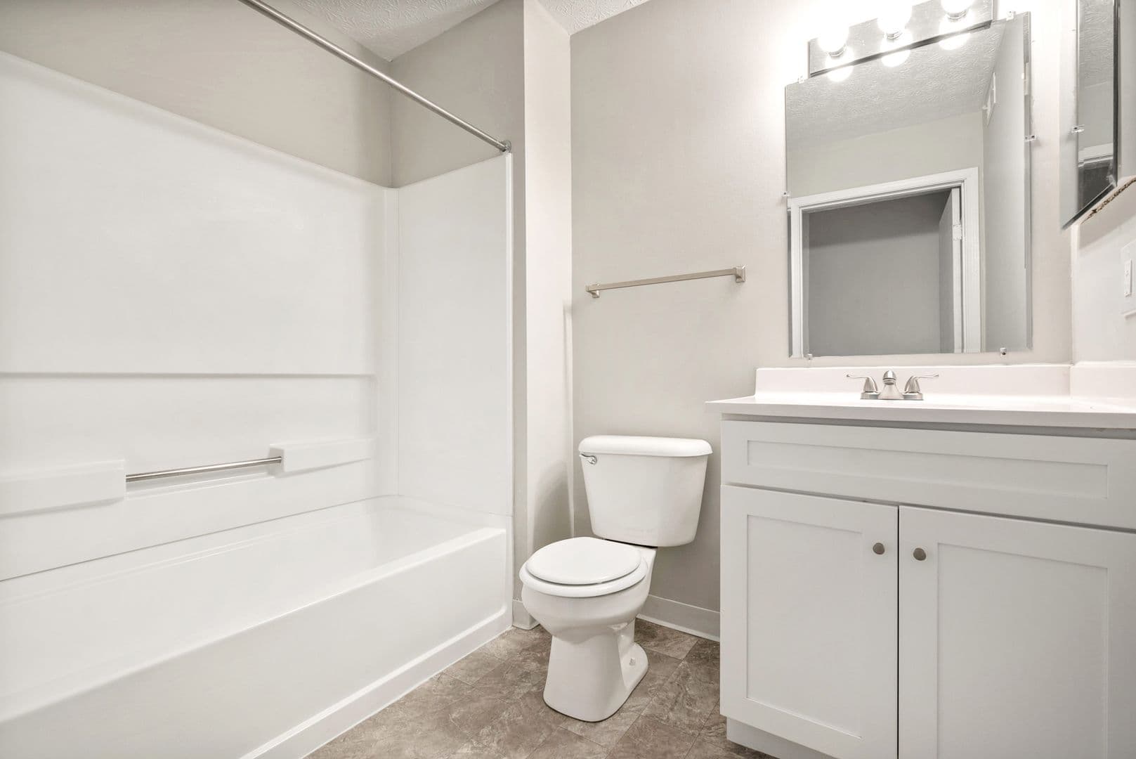 Columbus Apartment: 4711 Bay Run Dr.