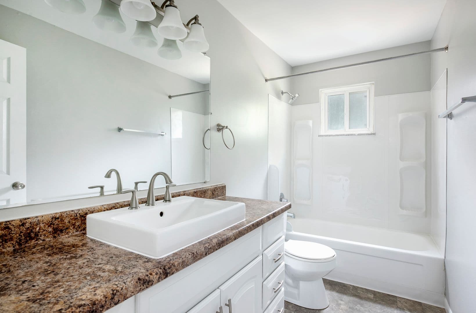 Columbus Apartment: 810 Riverview Drive