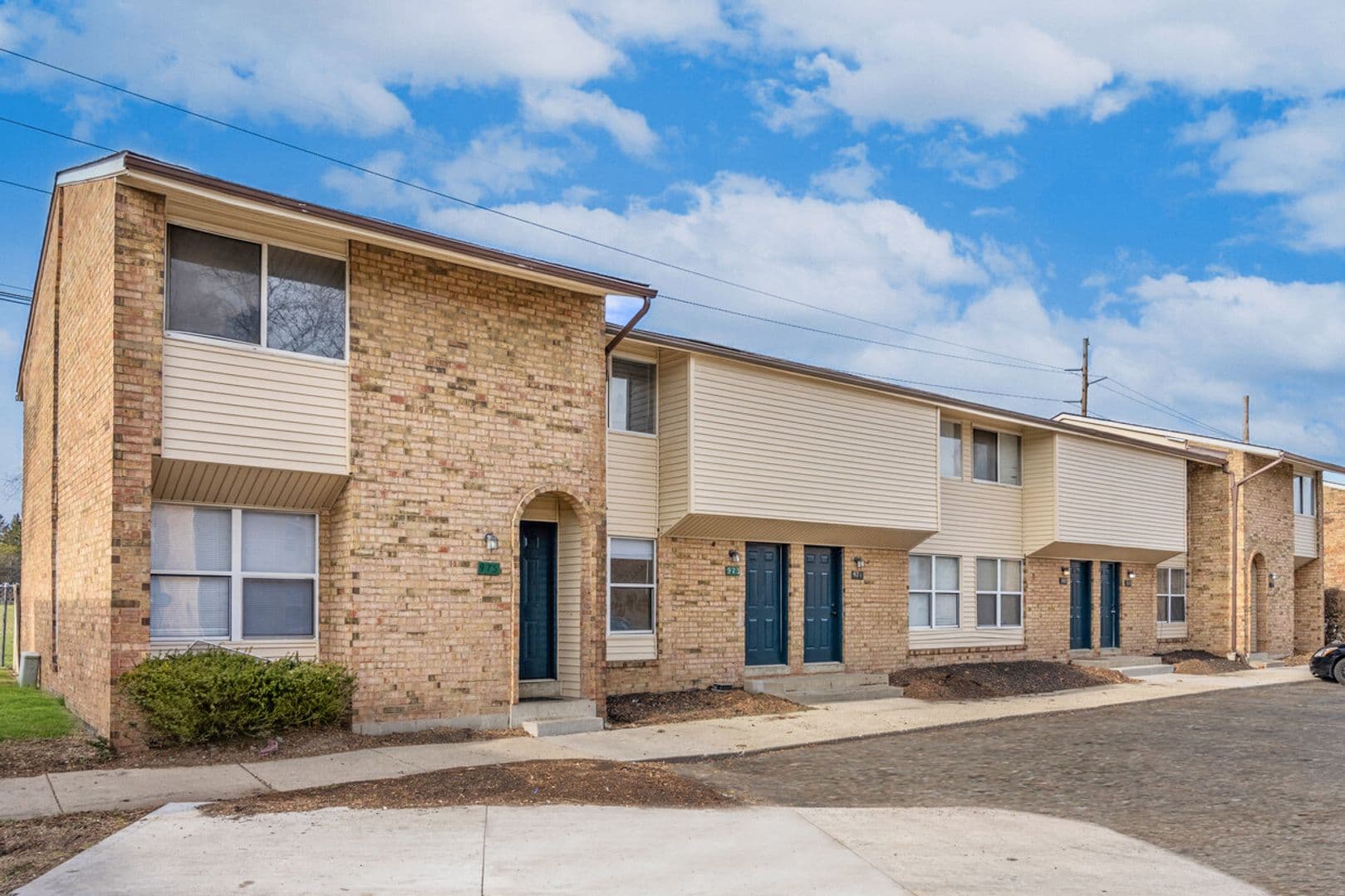 Columbus Apartment: 947 E Forest Creek Dr