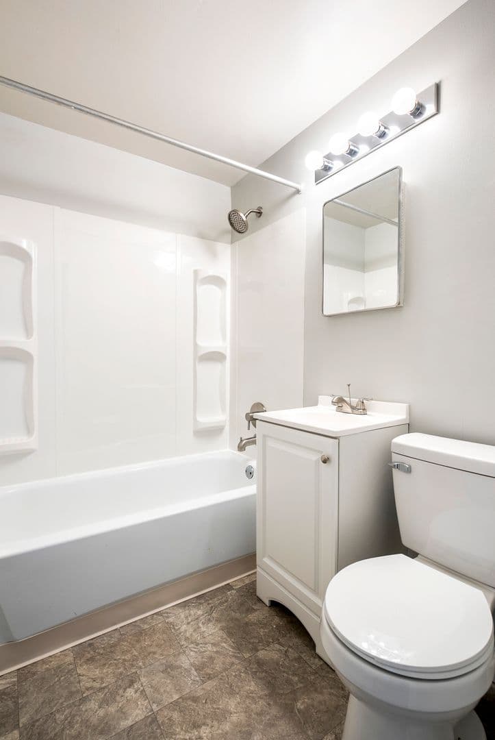 Columbus Apartment: 810 Riverview Drive