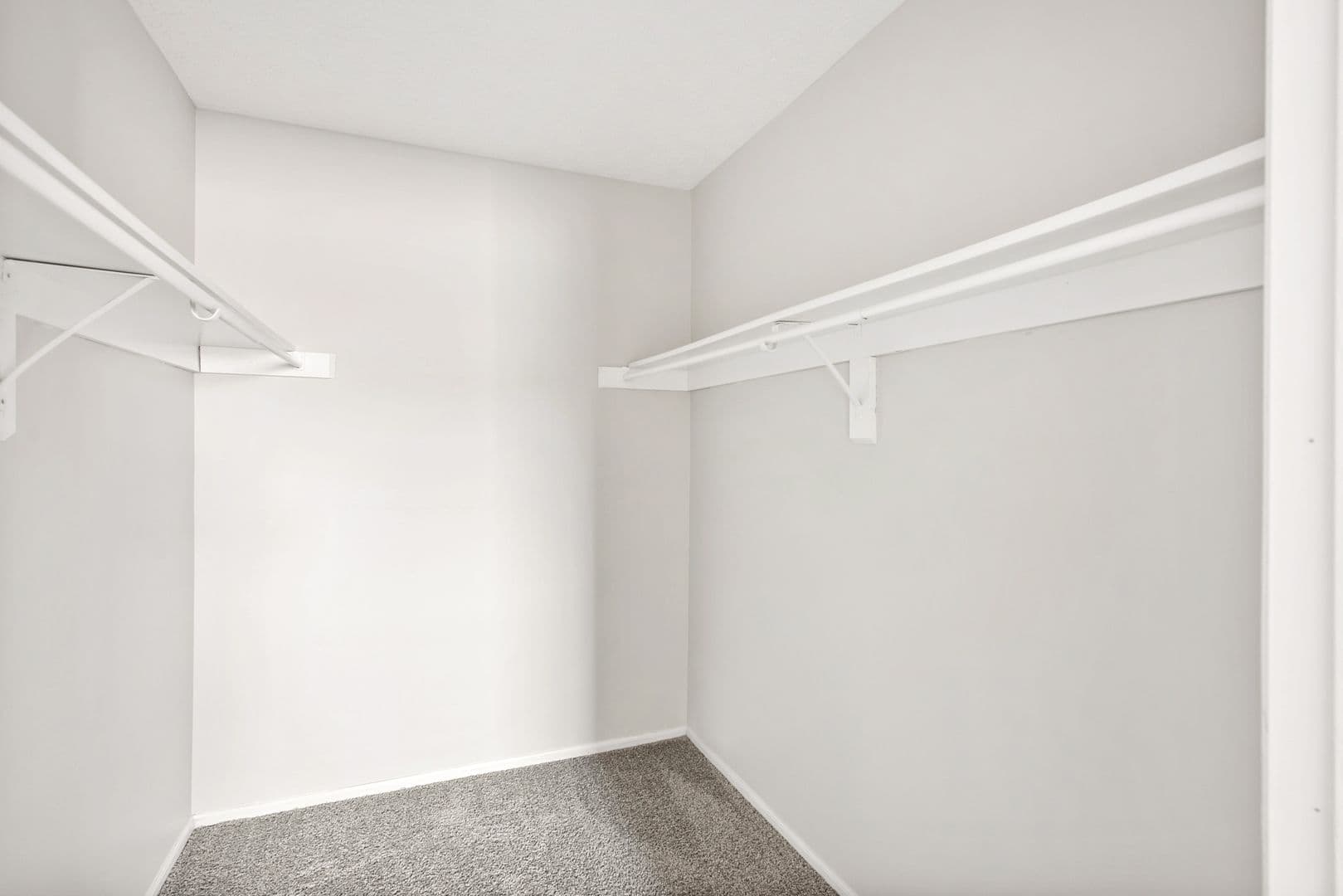 Columbus Apartment: 4711 Bay Run Dr.