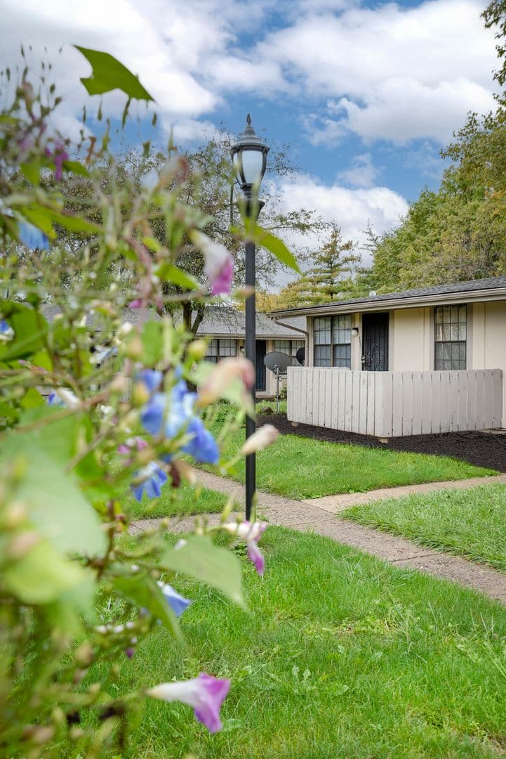 Reynoldsburg Apartment: 2760 Flag Lane