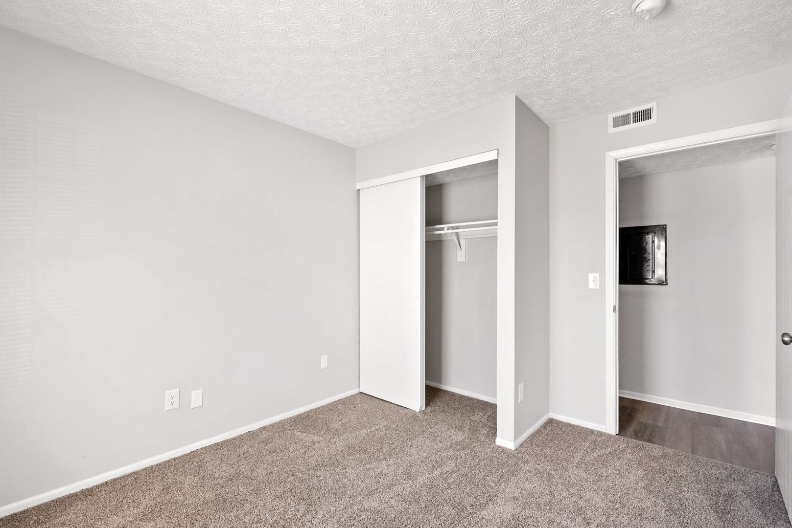 Columbus Apartment: 4711 Bay Run Dr.