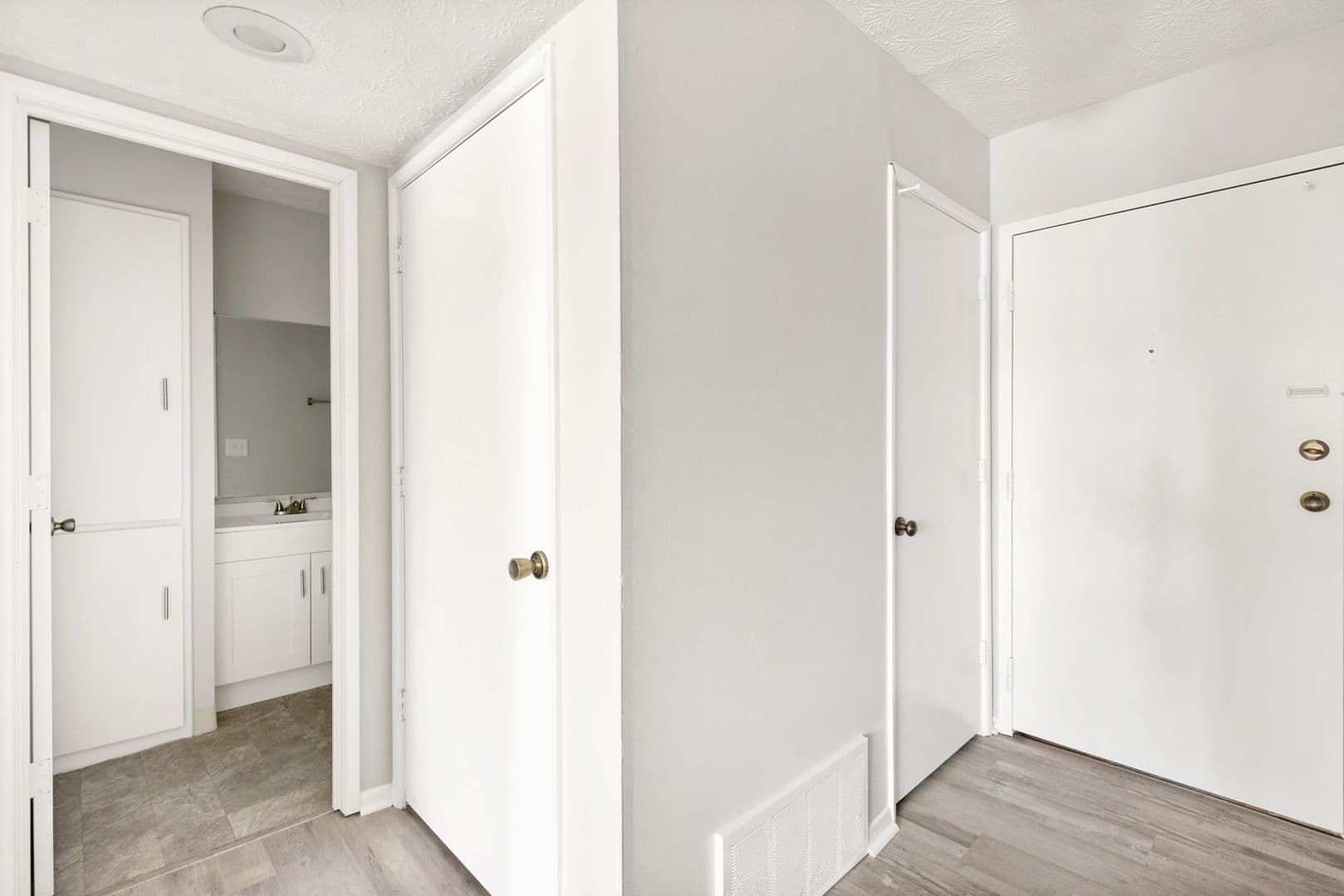 Columbus Apartment: 4979 Kingshill Drive