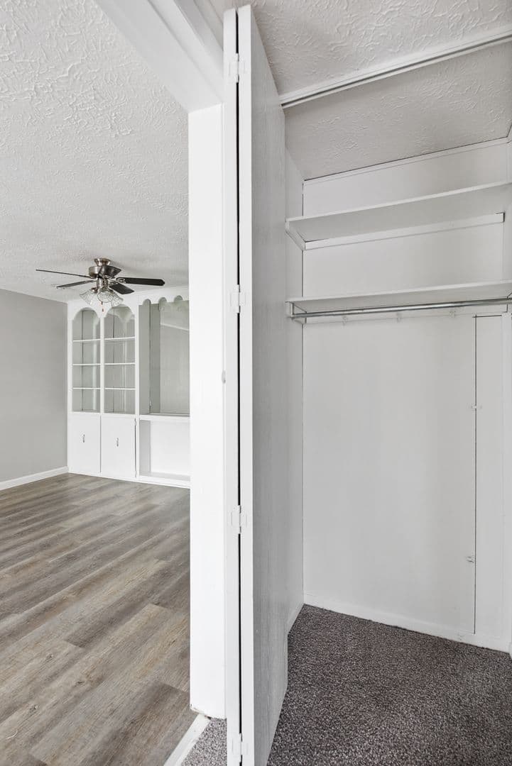 Reynoldsburg Apartment: 2760 Flag Lane