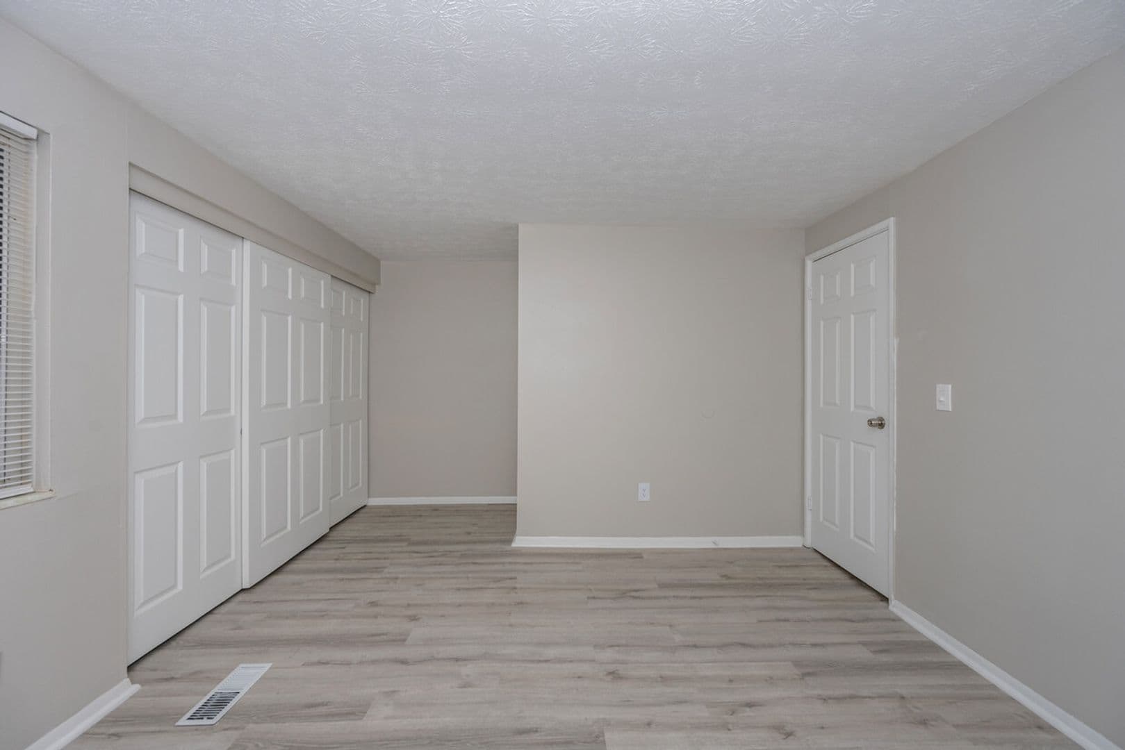 Columbus Apartment: 947 E Forest Creek Dr