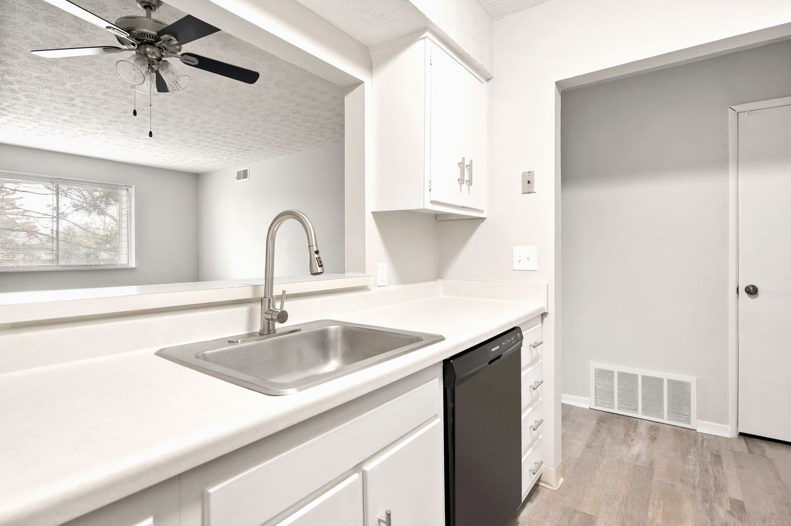 Columbus Apartment: 4979 Kingshill Drive