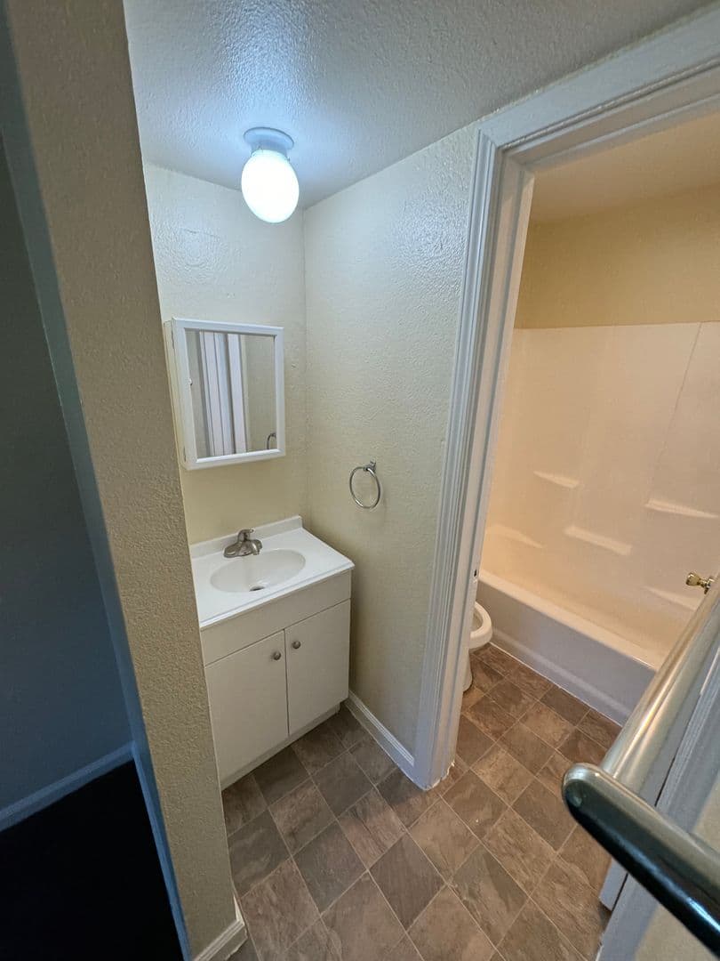 Indio Apartment: 82435 Requa Ave