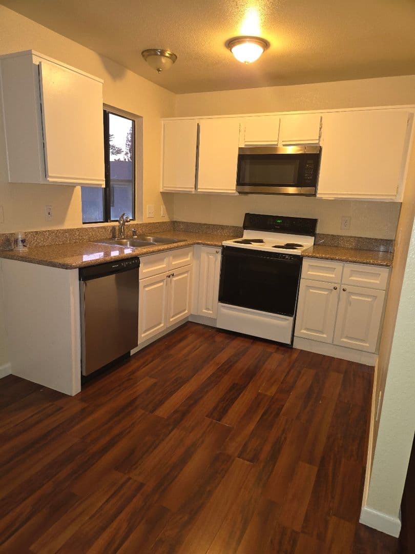 Hemet Apartment: 248 S. Yale Street