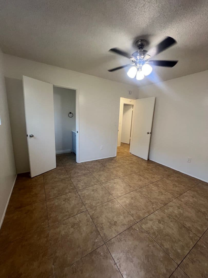 San bernardino Apartment: 3083 N. E Street