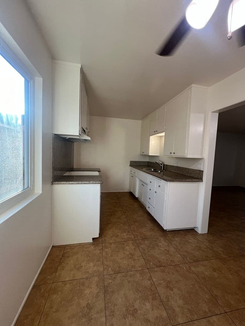 San bernardino Apartment: 3083 N. E Street