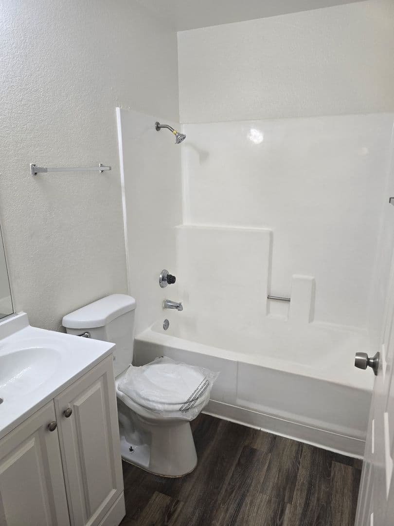 Riverside Apartment: 4631 Hedrick Ave
