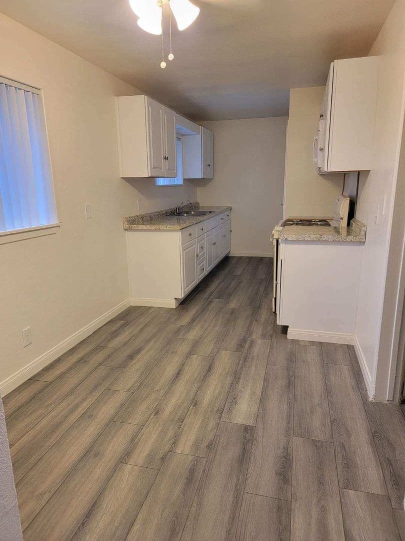 Riverside Apartment: 3508 Lou Ella Lane
