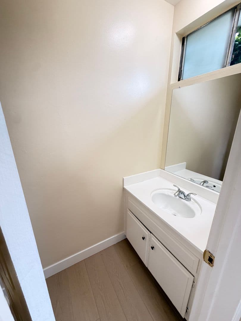 Lawndale Apartment: 14525 Firmona Avenue
