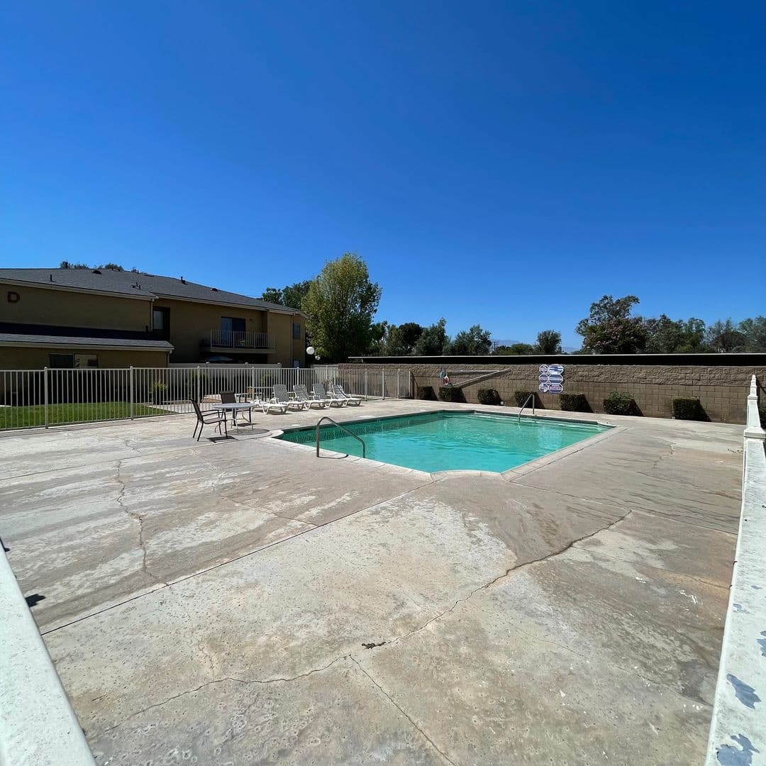Riverside Apartment: 4631 Hedrick Ave