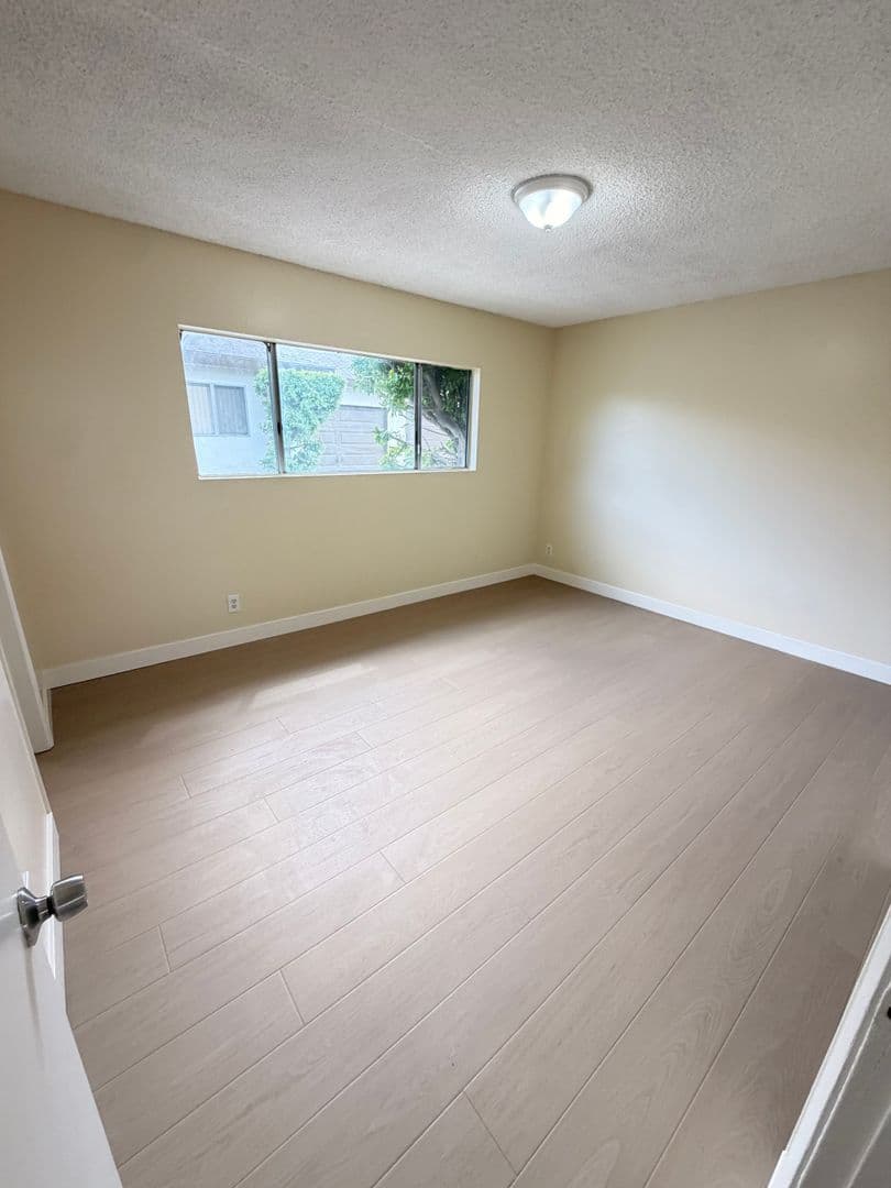 Lawndale Apartment: 14525 Firmona Avenue