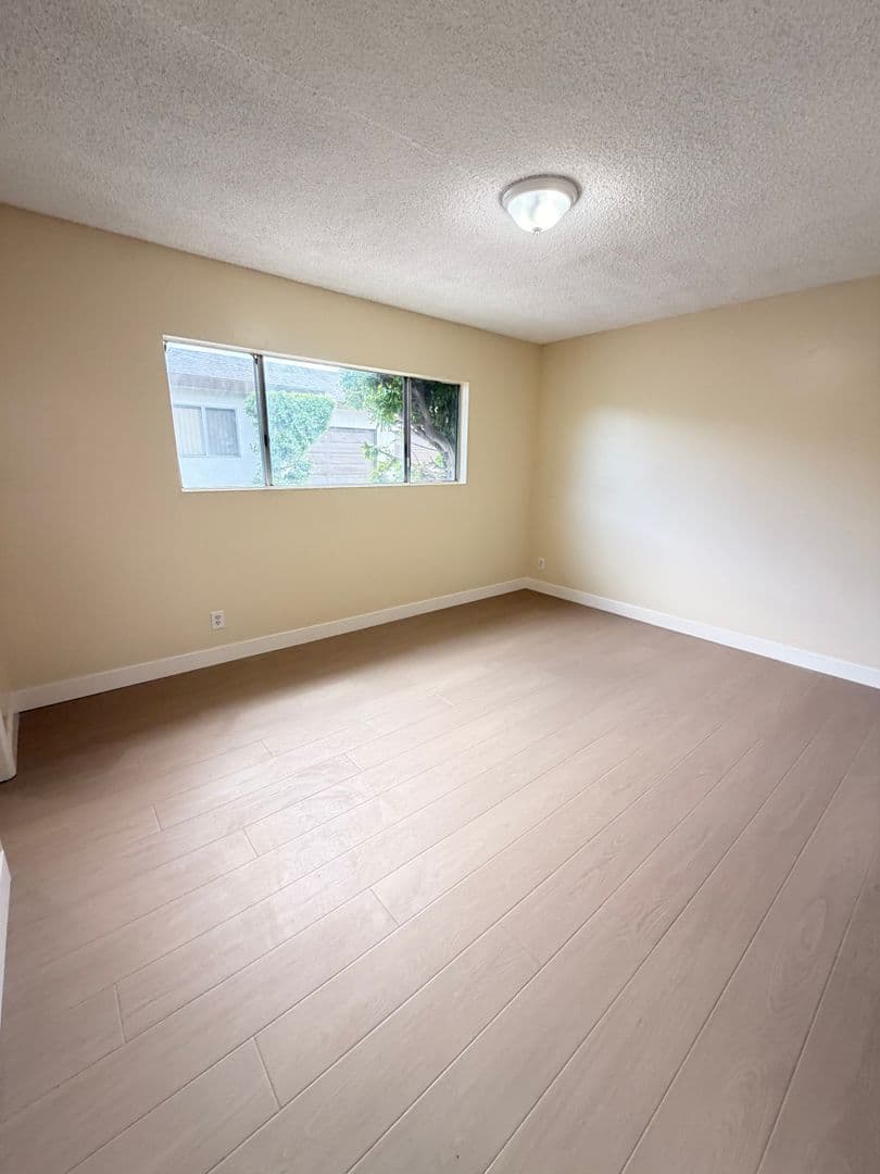Lawndale Apartment: 14525 Firmona Avenue